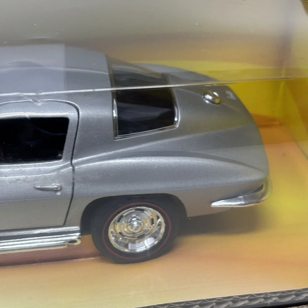 1967 Chevrolet Corvette Sting Ray Silver 1:18 ERTL Limited Edition SEALED